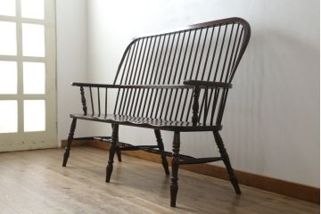 中古　美品　国産民芸家具　デパート取扱品　クラシカルな佇まいのウィンザーベンチ(長椅子、3人掛けベンチ、ウィンザーチェア、ウインザーチェア)(R-074464)
