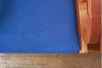 中古　イタリア製　ポラダ(porada)社　GARBO(ガルボ)　優美な曲線デザインが目を惹くアームチェア2脚セット(ダイニングチェア、椅子、イス)(定価2脚で約34万3千円)(R-074471)
