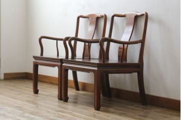和製ビンテージ　花梨(カリン)材　滑らかな木の質感が美しいアームチェア2脚セット(ダイニングチェア、板座チェア、椅子、イス、ヴィンテージ、バラ売り可能)(R-074472)