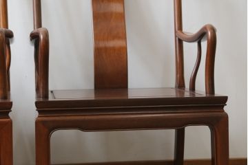和製ビンテージ　花梨(カリン)材　滑らかな木の質感が美しいアームチェア2脚セット(ダイニングチェア、板座チェア、椅子、イス、ヴィンテージ、バラ売り可能)(R-074472)