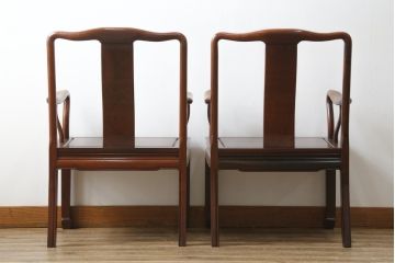 和製ビンテージ　花梨(カリン)材　滑らかな木の質感が美しいアームチェア2脚セット(ダイニングチェア、板座チェア、椅子、イス、ヴィンテージ、バラ売り可能)(R-074472)
