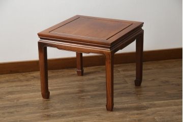 和製ビンテージ　花梨(カリン)材　滑らかな木の質感が美しいサイドテーブル(ナイトテーブル、エンドテーブル、ローテーブル、花台、飾り台、ヴィンテージ)(R-074473)