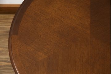 和製ビンテージ　希少な廃盤品　オールドマルニ　maruni(マルニ木工)　三角形の棚がお洒落なローテーブル(サイドテーブル、ラウンドテーブル、コーヒーテーブル、ヴィンテージ)(R-074474)