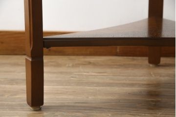 和製ビンテージ　希少な廃盤品　オールドマルニ　maruni(マルニ木工)　三角形の棚がお洒落なローテーブル(サイドテーブル、ラウンドテーブル、コーヒーテーブル、ヴィンテージ)(R-074474)
