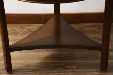 和製ビンテージ　希少な廃盤品　オールドマルニ　maruni(マルニ木工)　三角形の棚がお洒落なローテーブル(サイドテーブル、ラウンドテーブル、コーヒーテーブル、ヴィンテージ)(R-074474)