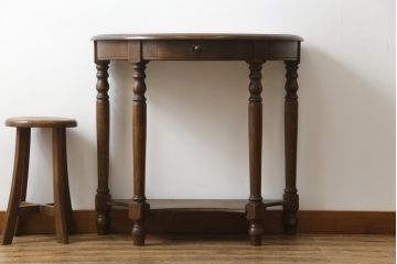 中古　美品　オランダ民芸家具　ネザーランズ・フォークロア　オーク材　クラシカルな佇まいが魅力的なコンソールテーブル(サイドテーブル、花台、飾り台)(R-074476)