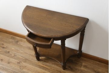 中古　美品　オランダ民芸家具　ネザーランズ・フォークロア　オーク材　クラシカルな佇まいが魅力的なコンソールテーブル(サイドテーブル、花台、飾り台)(R-074476)