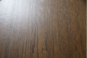 中古　美品　オランダ民芸家具　ネザーランズ・フォークロア　オーク材　クラシカルな佇まいが魅力的なコンソールテーブル(サイドテーブル、花台、飾り台)(R-074476)
