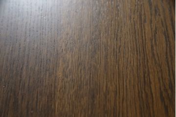 中古　美品　オランダ民芸家具　ネザーランズ・フォークロア　オーク材　クラシカルな佇まいが魅力的なコンソールテーブル(サイドテーブル、花台、飾り台)(R-074476)