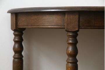 中古　美品　オランダ民芸家具　ネザーランズ・フォークロア　オーク材　クラシカルな佇まいが魅力的なコンソールテーブル(サイドテーブル、花台、飾り台)(R-074476)