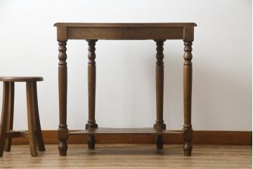 中古　美品　オランダ民芸家具　ネザーランズ・フォークロア　オーク材　クラシカルな佇まいが魅力的なコンソールテーブル(サイドテーブル、花台、飾り台)(R-074476)