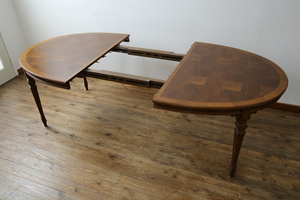 中古　美品　廃盤品　DREXEL HERITAGE(ドレクセルヘリテイジ)　Cameo Classics(キャメオクラシックス)　天板のチェックパターンがお洒落なエクステンションテーブル　(R-074481)