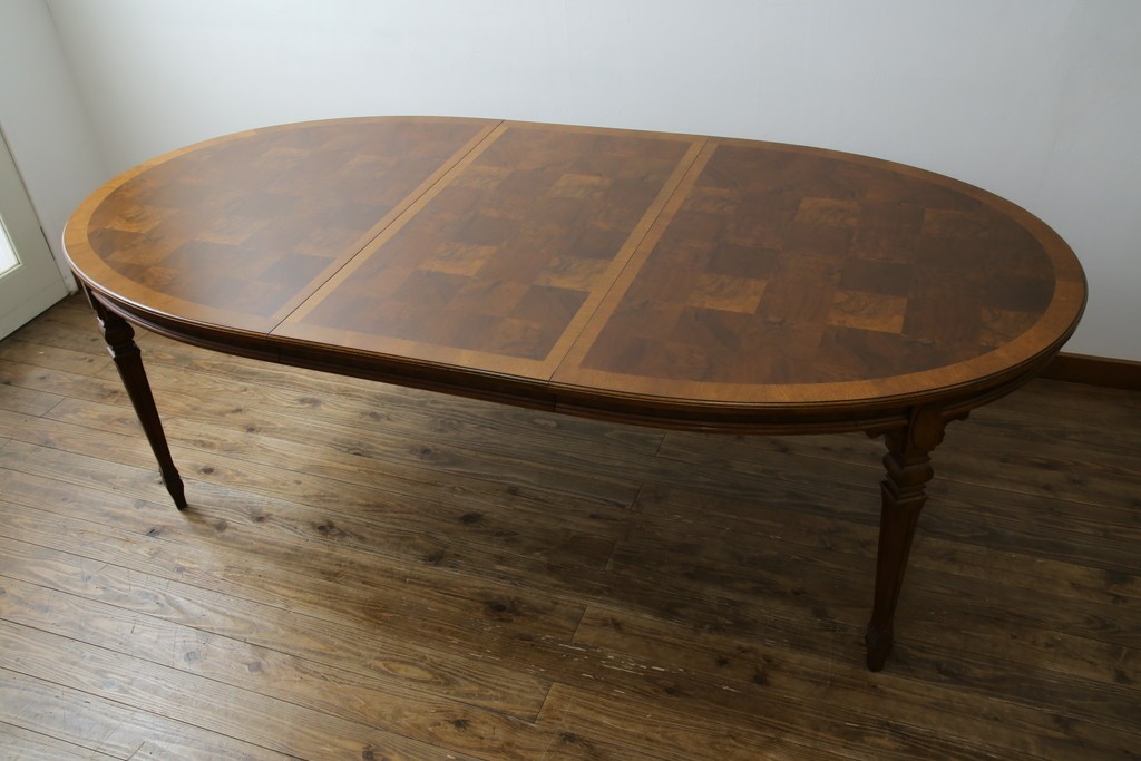 中古　美品　廃盤品　DREXEL HERITAGE(ドレクセルヘリテイジ)　Cameo Classics(キャメオクラシックス)　天板のチェックパターンがお洒落なエクステンションテーブル　(R-074481)