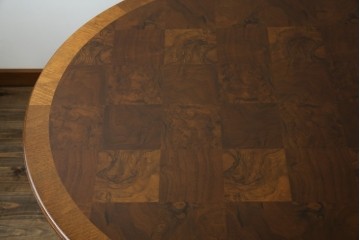 中古　美品　廃盤品　DREXEL HERITAGE(ドレクセルヘリテイジ)　Cameo Classics(キャメオクラシックス)　天板のチェックパターンがお洒落なエクステンションテーブル　(R-074481)