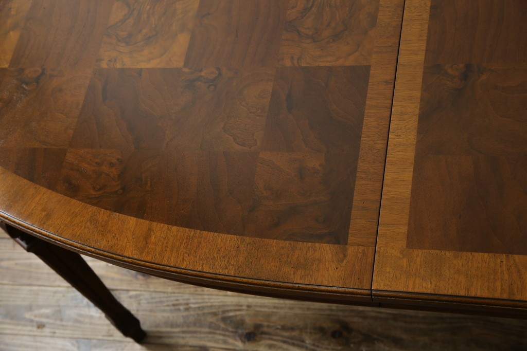 中古　美品　廃盤品　DREXEL HERITAGE(ドレクセルヘリテイジ)　Cameo Classics(キャメオクラシックス)　天板のチェックパターンがお洒落なエクステンションテーブル　(R-074481)