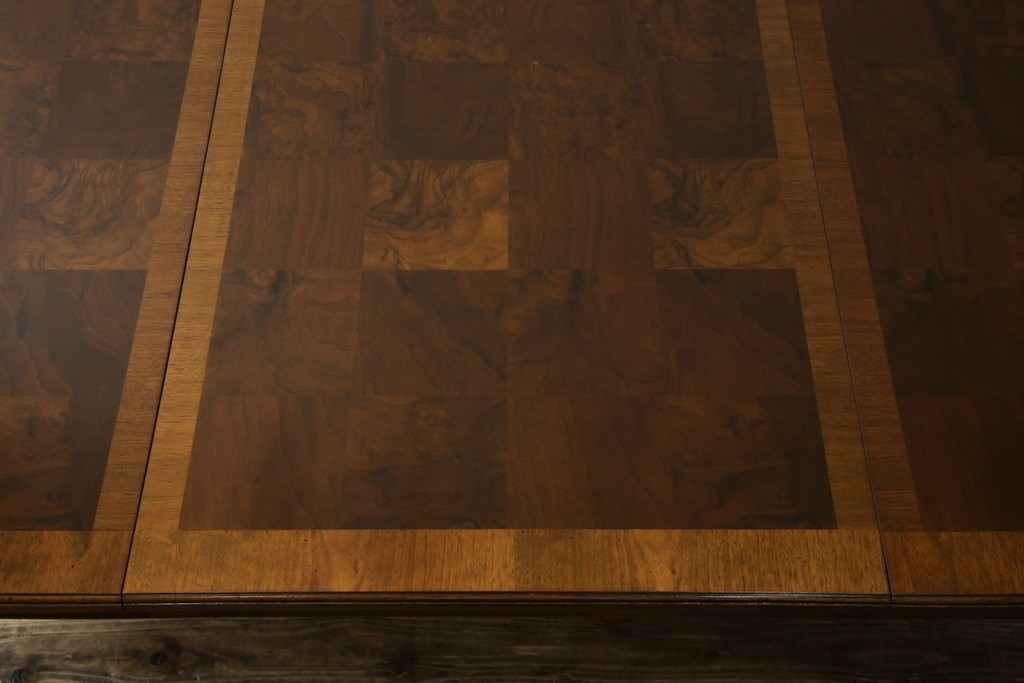 中古　美品　廃盤品　DREXEL HERITAGE(ドレクセルヘリテイジ)　Cameo Classics(キャメオクラシックス)　天板のチェックパターンがお洒落なエクステンションテーブル　(R-074481)