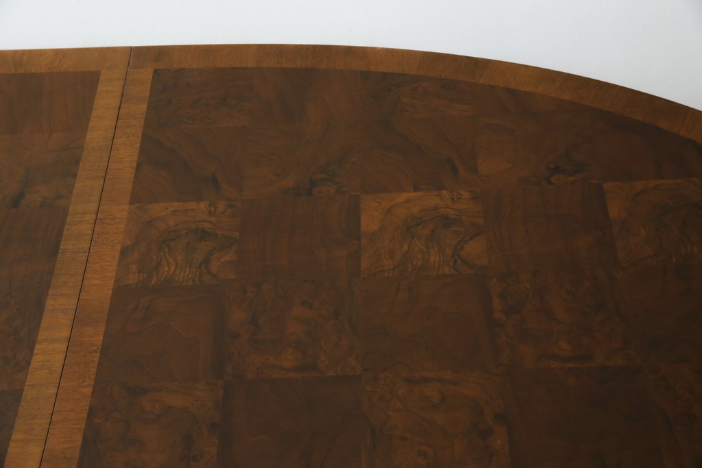 中古　美品　廃盤品　DREXEL HERITAGE(ドレクセルヘリテイジ)　Cameo Classics(キャメオクラシックス)　天板のチェックパターンがお洒落なエクステンションテーブル　(R-074481)