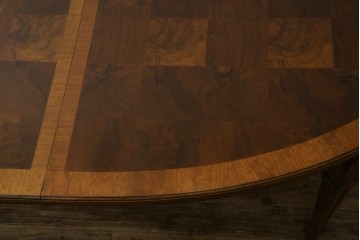 中古　美品　廃盤品　DREXEL HERITAGE(ドレクセルヘリテイジ)　Cameo Classics(キャメオクラシックス)　天板のチェックパターンがお洒落なエクステンションテーブル　(R-074481)