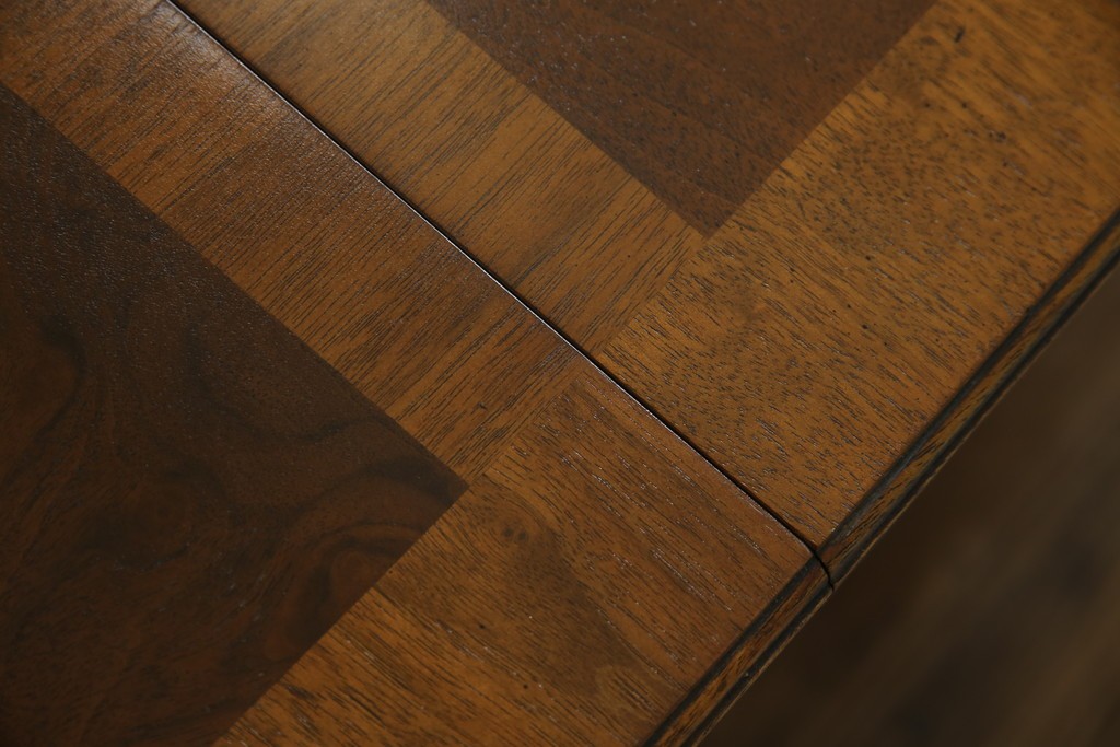 中古　美品　廃盤品　DREXEL HERITAGE(ドレクセルヘリテイジ)　Cameo Classics(キャメオクラシックス)　天板のチェックパターンがお洒落なエクステンションテーブル　(R-074481)