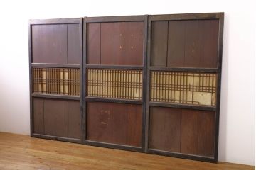 アンティーク建具　鏡板欅(ケヤキ)材　古民家インテリアにもおすすめの障子帯戸3枚セット(引き戸、板戸、格子帯戸、障子戸)(R-074482)
