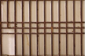 アンティーク建具　鏡板欅(ケヤキ)材　古民家インテリアにもおすすめの障子帯戸2枚セット(引き戸、板戸、格子帯戸、障子戸)(R-074483)