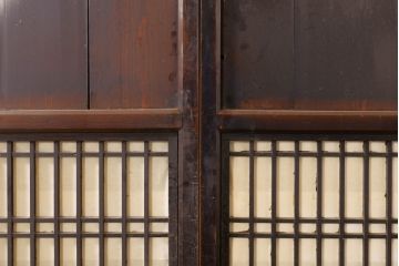 アンティーク建具　長い歴史を刻んだ味わいが魅力的な障子帯戸2枚セット(引き戸、板戸、格子帯戸、障子戸)(R-074484)