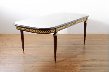 中古　美品　スペイン高級家具　ガラス天板付き　象嵌とゴールドの装飾が高級感を醸し出すダイニングテーブル(食卓、4人掛け、6人掛け)(R-074485)
