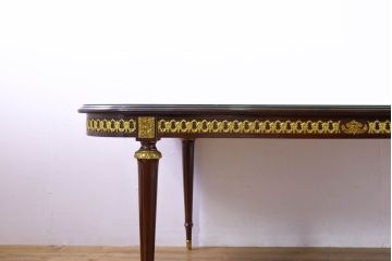 中古　美品　スペイン高級家具　ガラス天板付き　象嵌とゴールドの装飾が高級感を醸し出すダイニングテーブル(食卓、4人掛け、6人掛け)(R-074485)