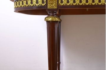 中古　美品　スペイン高級家具　ガラス天板付き　象嵌とゴールドの装飾が高級感を醸し出すダイニングテーブル(食卓、4人掛け、6人掛け)(R-074485)