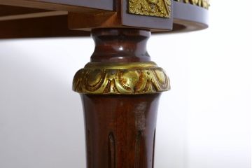 中古　美品　スペイン高級家具　ガラス天板付き　象嵌とゴールドの装飾が高級感を醸し出すダイニングテーブル(食卓、4人掛け、6人掛け)(R-074485)