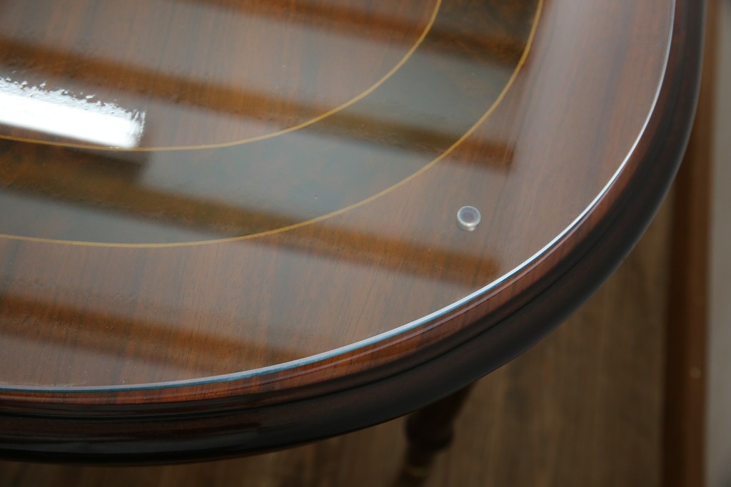 中古　美品　スペイン高級家具　ガラス天板付き　象嵌とゴールドの装飾が高級感を醸し出すダイニングテーブル　(R-074485)