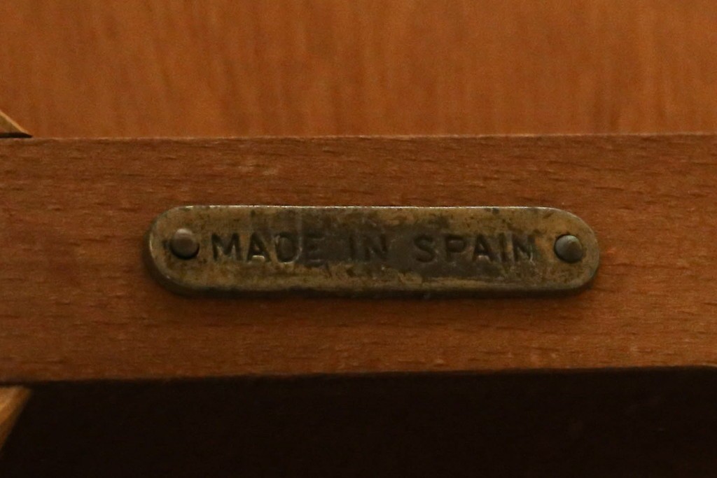 中古　美品　スペイン高級家具　ガラス天板付き　象嵌とゴールドの装飾が高級感を醸し出すダイニングテーブル　(R-074485)