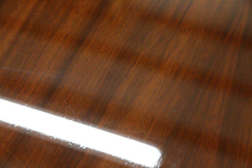 中古　美品　スペイン高級家具　ガラス天板付き　象嵌とゴールドの装飾が高級感を醸し出すダイニングテーブル　(R-074485)