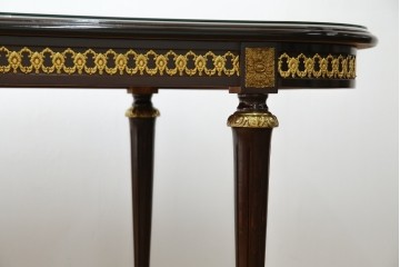 中古　美品　スペイン高級家具　ガラス天板付き　象嵌とゴールドの装飾が高級感を醸し出すダイニングテーブル　(R-074485)