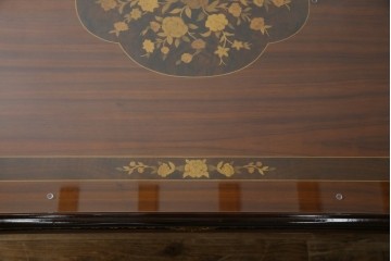 中古　美品　スペイン高級家具　ガラス天板付き　象嵌とゴールドの装飾が高級感を醸し出すダイニングテーブル　(R-074485)