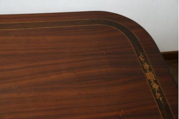 中古　美品　スペイン高級家具　ガラス天板付き　象嵌とゴールドの装飾が高級感を醸し出すダイニングテーブル　(R-074485)