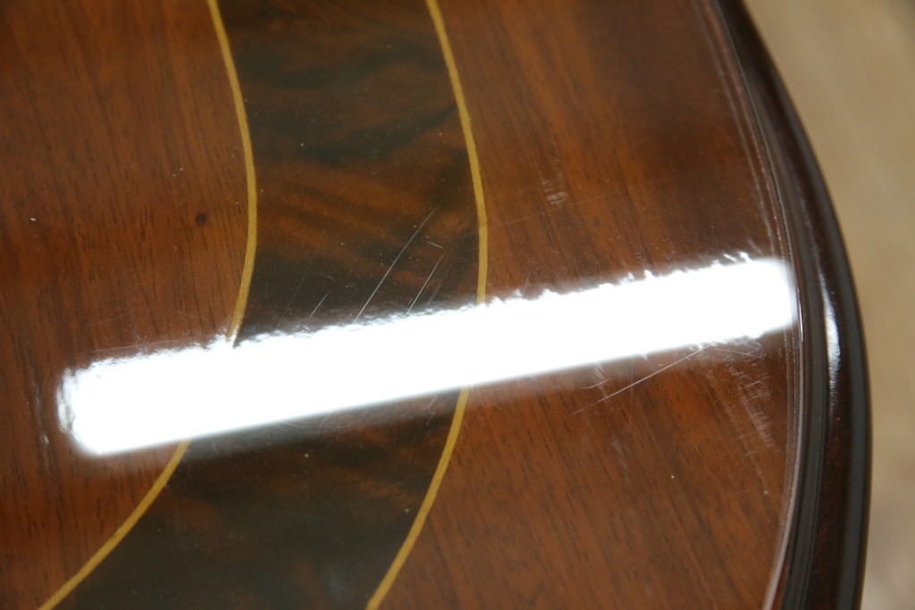 中古　美品　スペイン高級家具　ガラス天板付き　象嵌とゴールドの装飾が高級感を醸し出すダイニングテーブル　(R-074485)