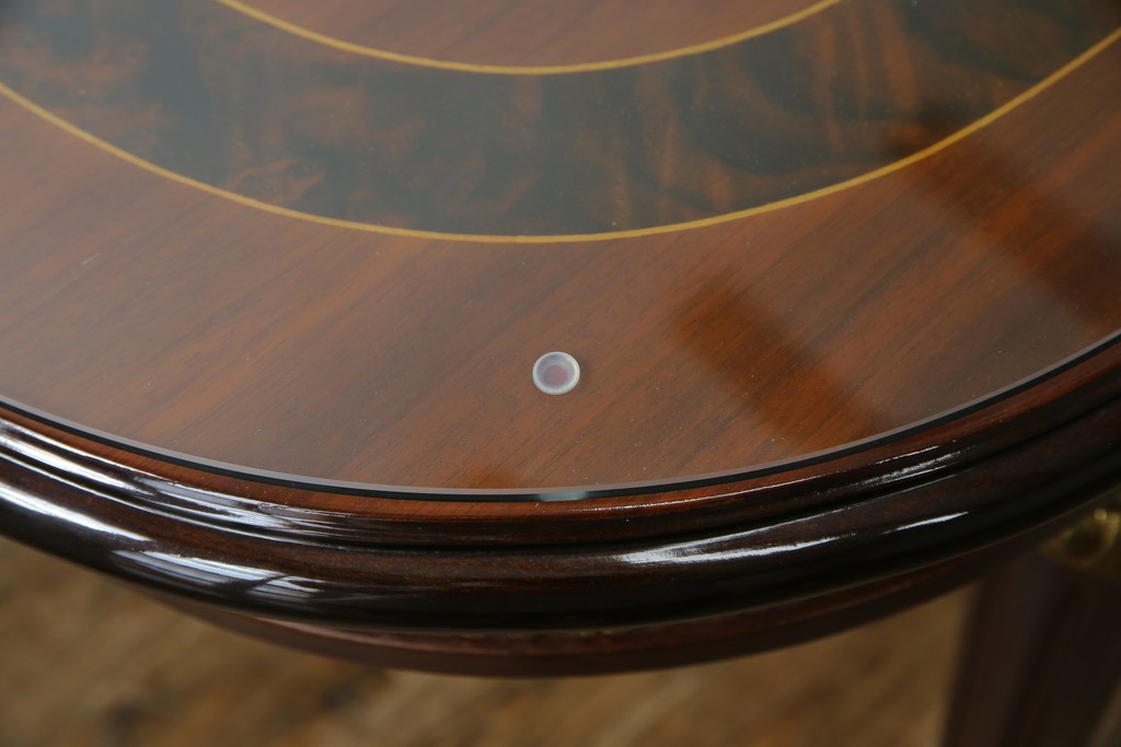 中古　美品　スペイン高級家具　ガラス天板付き　象嵌とゴールドの装飾が高級感を醸し出すダイニングテーブル　(R-074485)