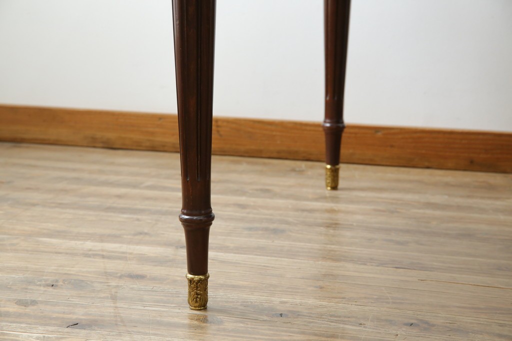 中古　美品　スペイン高級家具　ガラス天板付き　象嵌とゴールドの装飾が高級感を醸し出すダイニングテーブル　(R-074485)