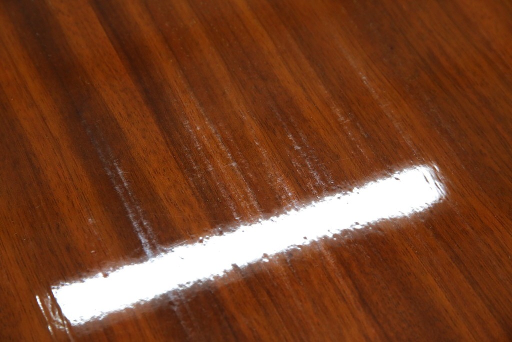 中古　美品　スペイン高級家具　ガラス天板付き　象嵌とゴールドの装飾が高級感を醸し出すダイニングテーブル　(R-074485)