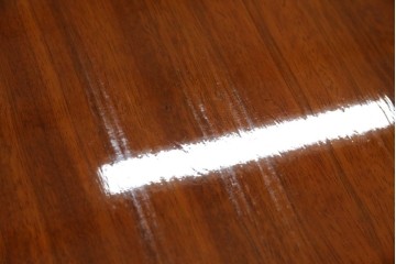 中古　美品　スペイン高級家具　ガラス天板付き　象嵌とゴールドの装飾が高級感を醸し出すダイニングテーブル　(R-074485)