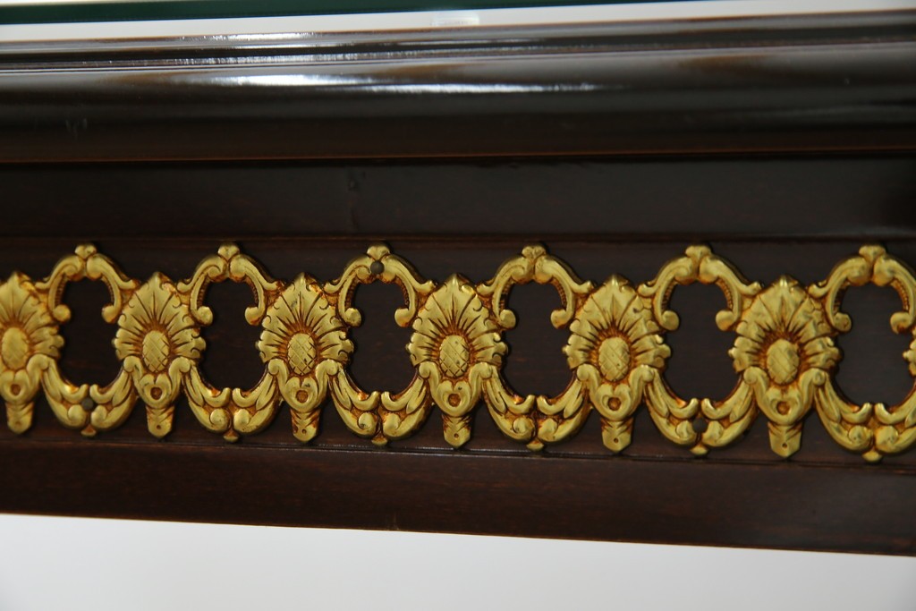 中古　美品　スペイン高級家具　ガラス天板付き　象嵌とゴールドの装飾が高級感を醸し出すダイニングテーブル　(R-074485)