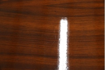 中古　美品　スペイン高級家具　ガラス天板付き　象嵌とゴールドの装飾が高級感を醸し出すダイニングテーブル　(R-074485)