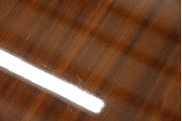 中古　美品　スペイン高級家具　ガラス天板付き　象嵌とゴールドの装飾が高級感を醸し出すダイニングテーブル　(R-074485)