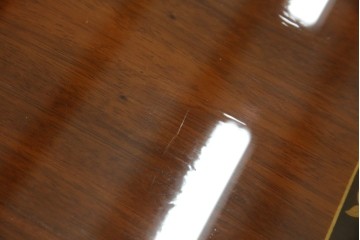 中古　美品　スペイン高級家具　ガラス天板付き　象嵌とゴールドの装飾が高級感を醸し出すダイニングテーブル　(R-074485)