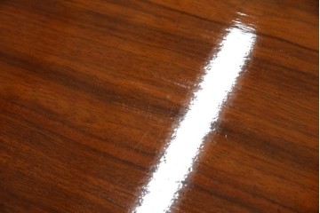 中古　美品　スペイン高級家具　ガラス天板付き　象嵌とゴールドの装飾が高級感を醸し出すダイニングテーブル　(R-074485)