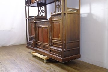和製ビンテージ　未使用　展示品　花梨(カリン)材　鳥眼杢(バーズアイ)　凝った意匠が素敵な茶棚(飾り棚、収納棚、戸棚、ヴィンテージ)(R-074490)