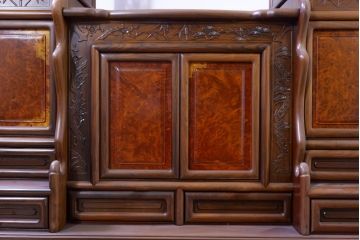 和製ビンテージ　未使用　展示品　花梨(カリン)材　鳥眼杢(バーズアイ)　凝った意匠が素敵な茶棚(飾り棚、収納棚、戸棚、ヴィンテージ)(R-074490)