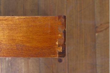 和製ビンテージ　未使用　展示品　民芸家具　欅(ケヤキ)材　収納付きで便利な囲炉裏ベンチ(椅子、ダイニングチェア、板座チェア、ヴィンテージ)(R-074491)