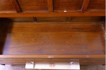 和製ビンテージ　未使用　展示品　民芸家具　欅(ケヤキ)材　収納付きで便利な囲炉裏ベンチ(椅子、ダイニングチェア、板座チェア、ヴィンテージ)(R-074491)